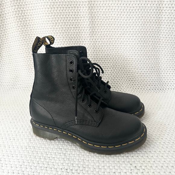 Doc Martens 1460 Pascal Black Leather Virginia Lace Up 8 Eyelet Boots 7 w/ Box - Picture 2 of 10